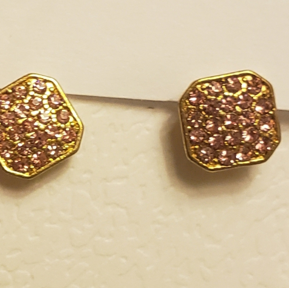 Gold tone pink jeweled earrings - Picture 2 of 4